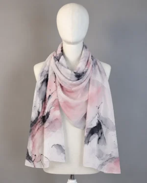 Foulard Mousseline imprimée Aquarelle rose et gris sur mannequin sans visage